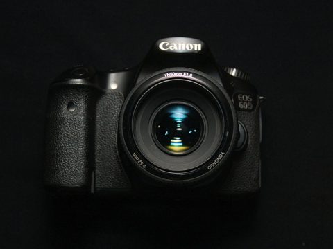 Canon EOS 250D mit 18-55-mm-Objektiv